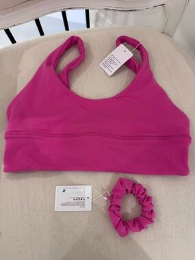 Size 8 lululemon Align™ V-Neck Bra
Light Support, A/B Cup Sonic Pink Set NWT